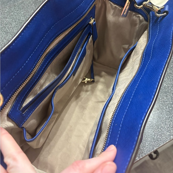 Michael Kors blue purse - Picture 4 of 6